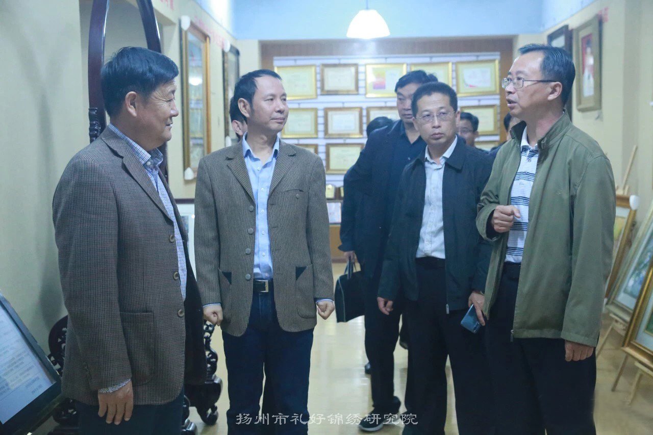 定边县与宝应县共探技能人才建设 朱军成乱针绣引关注