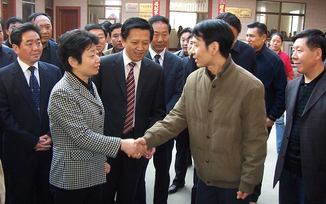 江苏省常委副省长黄莉新赴扬州礼好一然绣研究院调研