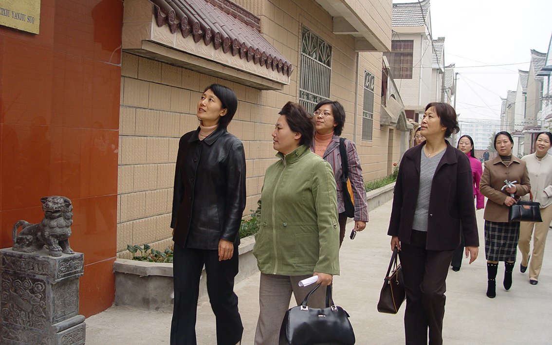 江苏省市县妇联主席一行人莅临扬州市礼好一然绣研究院朱军成工作室3.jpg