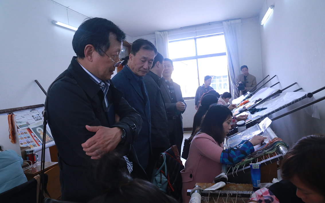 工艺精英汇聚礼好一然绣研究院，共话江苏工艺美术新发展,吕元,吴小平,朱军成.jpg