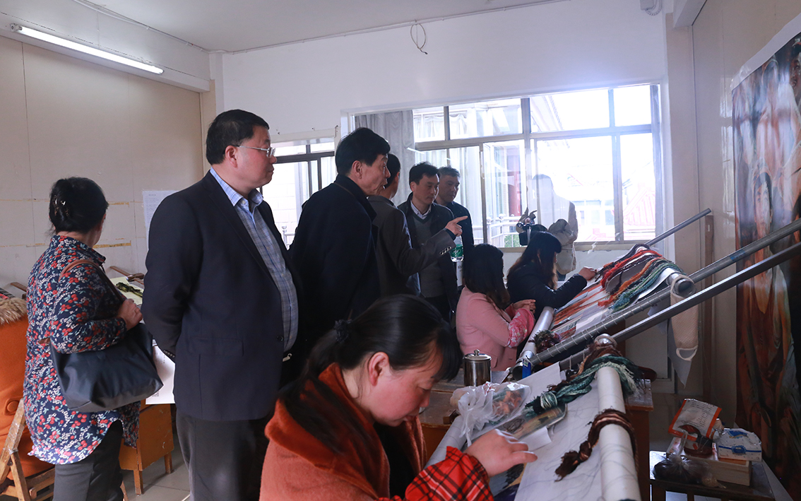 工艺精英汇聚礼好一然绣研究院，共话江苏工艺美术新发展.jpg