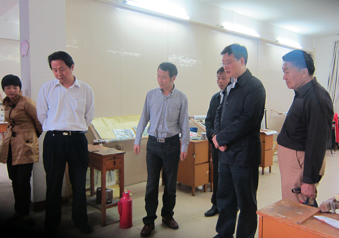 扬州市文联深入礼好一然绣研究院共话民间文艺建设.朱军成,曹文阳,徐少奎.jpg