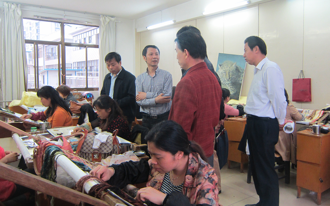 扬州市文联深入礼好一然绣研究院共话民间文艺建设