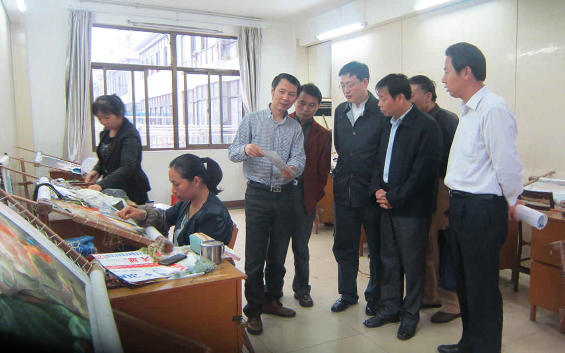 扬州市文联深入礼好一然绣研究院共话民间文艺建设朱军成,何开文,曹文阳1.jpg