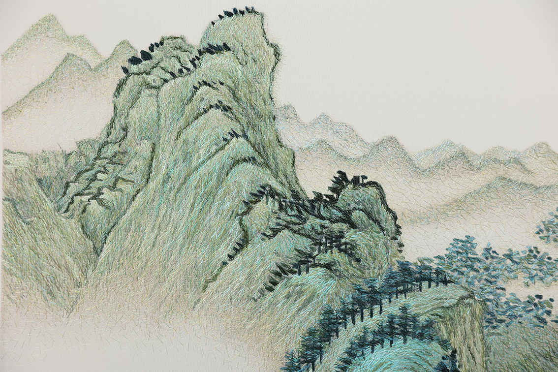 青绿山水刺绣：精湛工艺的视觉盛宴，扬州市礼好一然绣研究院国家级朱军成技能大师工作室绣制2.jpg