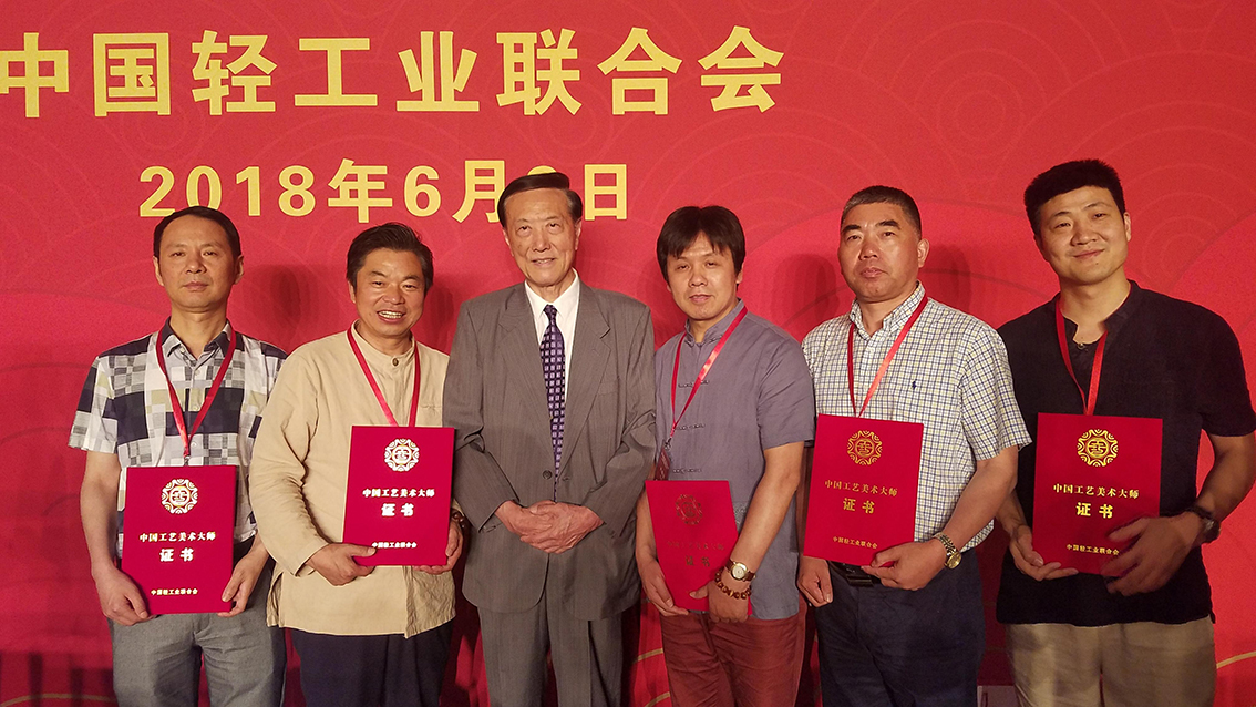 朱军成荣膺第七届中国工艺美术大师称号3.jpg