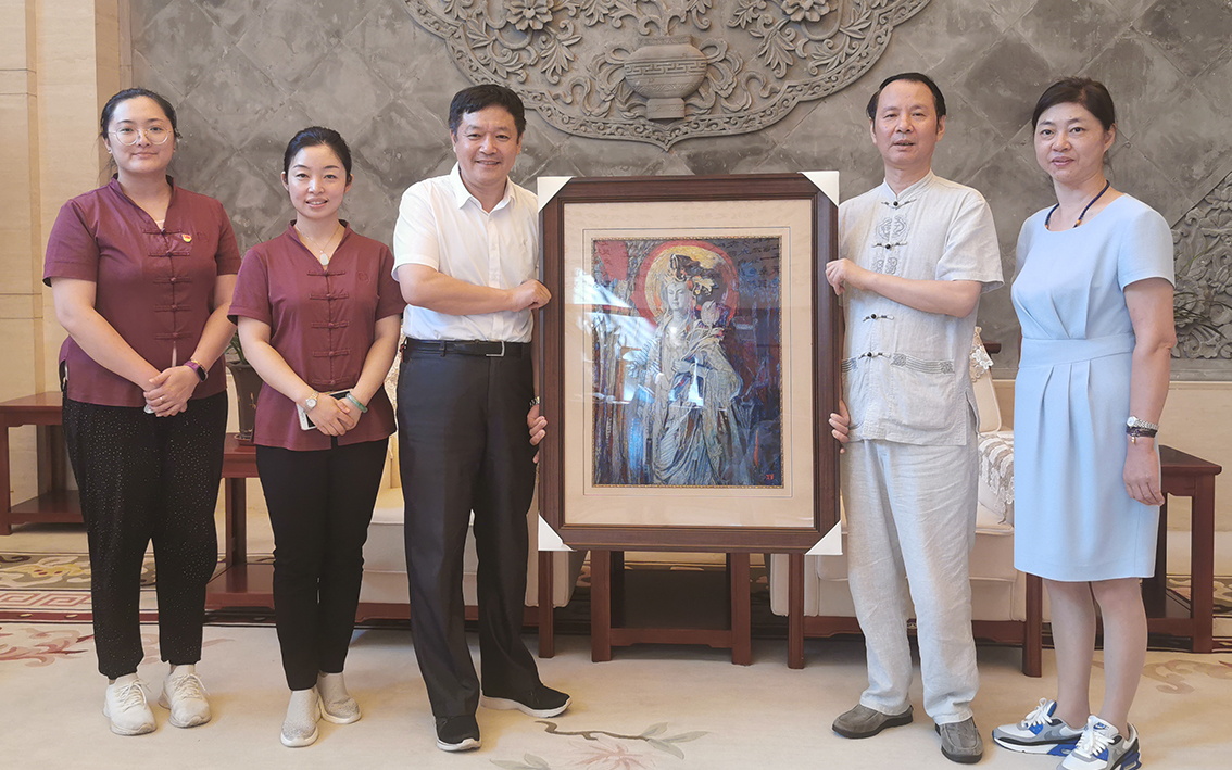 礼好绣院朱军成苏绣作品被中国园林博物馆收藏1.jpg