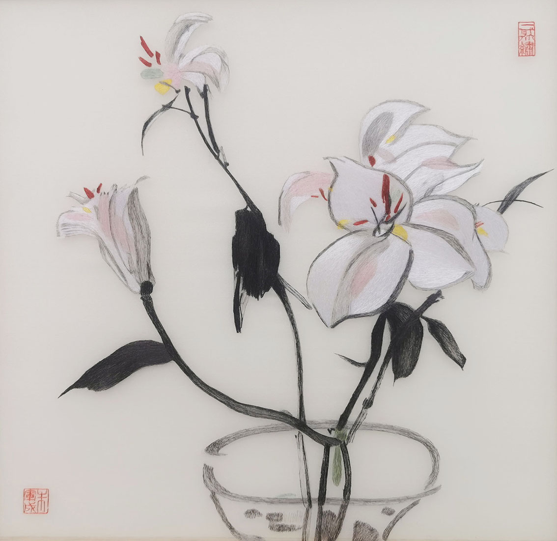 2003年礼好绣院绣制吴冠中作品，艺术与交流的完美融合，朱军成和清华美院副院长卢新华院长助理张世川-玉兰花.jpg