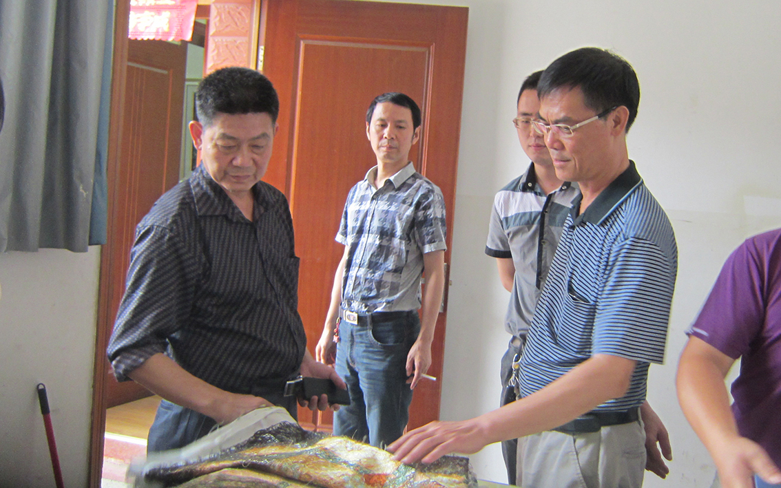 蔡民强与朱军成共商刺绣合作大计1.jpg