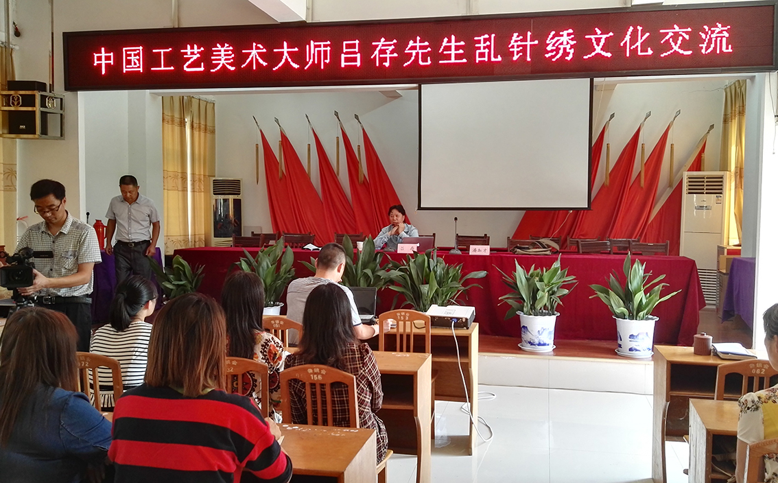 正则绣大师吕存亲授技艺，宝应刺绣传承添新篇