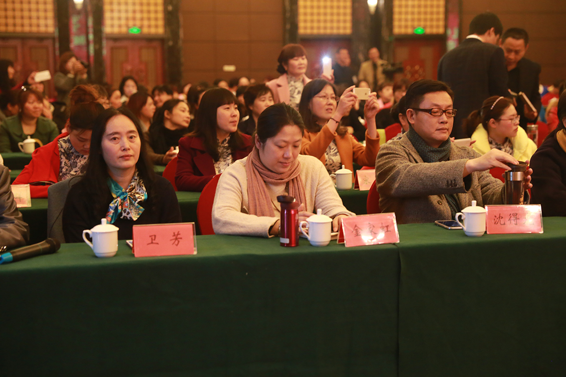 中国乱针绣高峰论坛在宝应盛大召开，共绘刺绣产业新蓝图1.jpg
