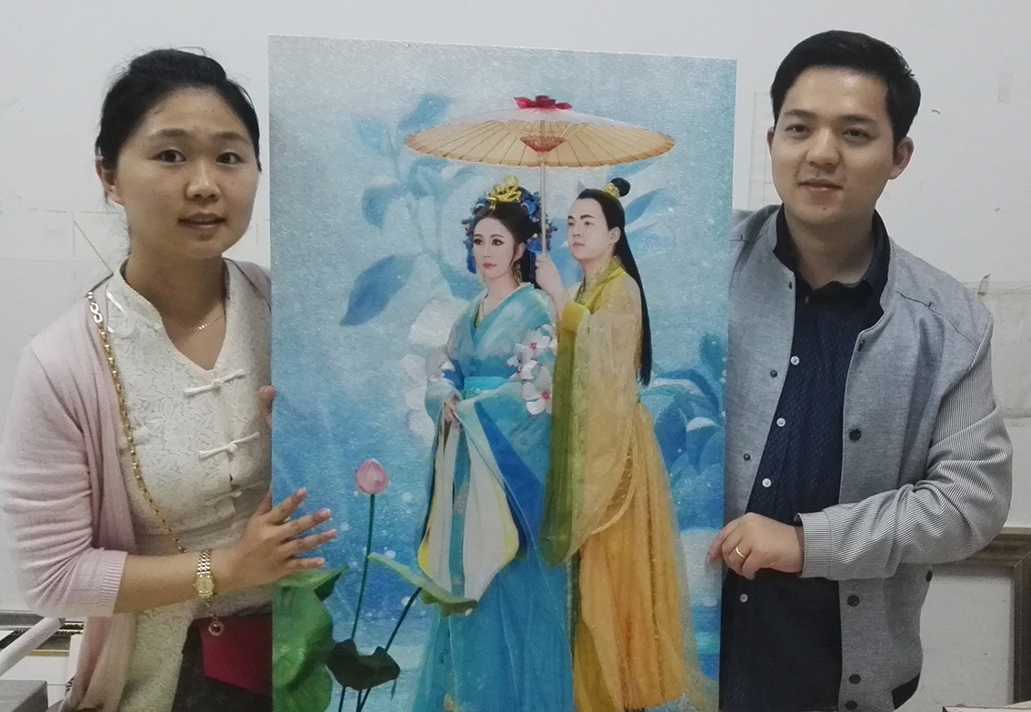 礼好绣院雍总儿子儿媳婚纱照刺绣，精湛技艺与爱的交融