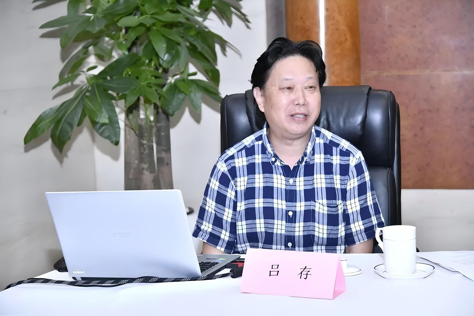 扬州市礼好一然绣研究院朱军成名师工作室导师吕存